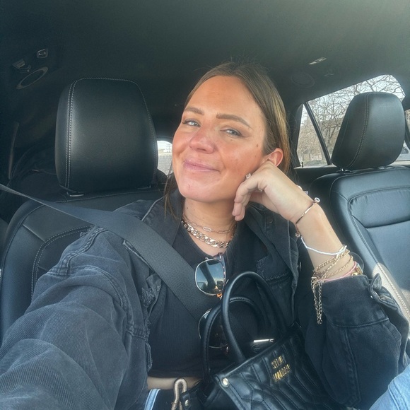 Meet your Posher, Colleen - Picture 1 of 2